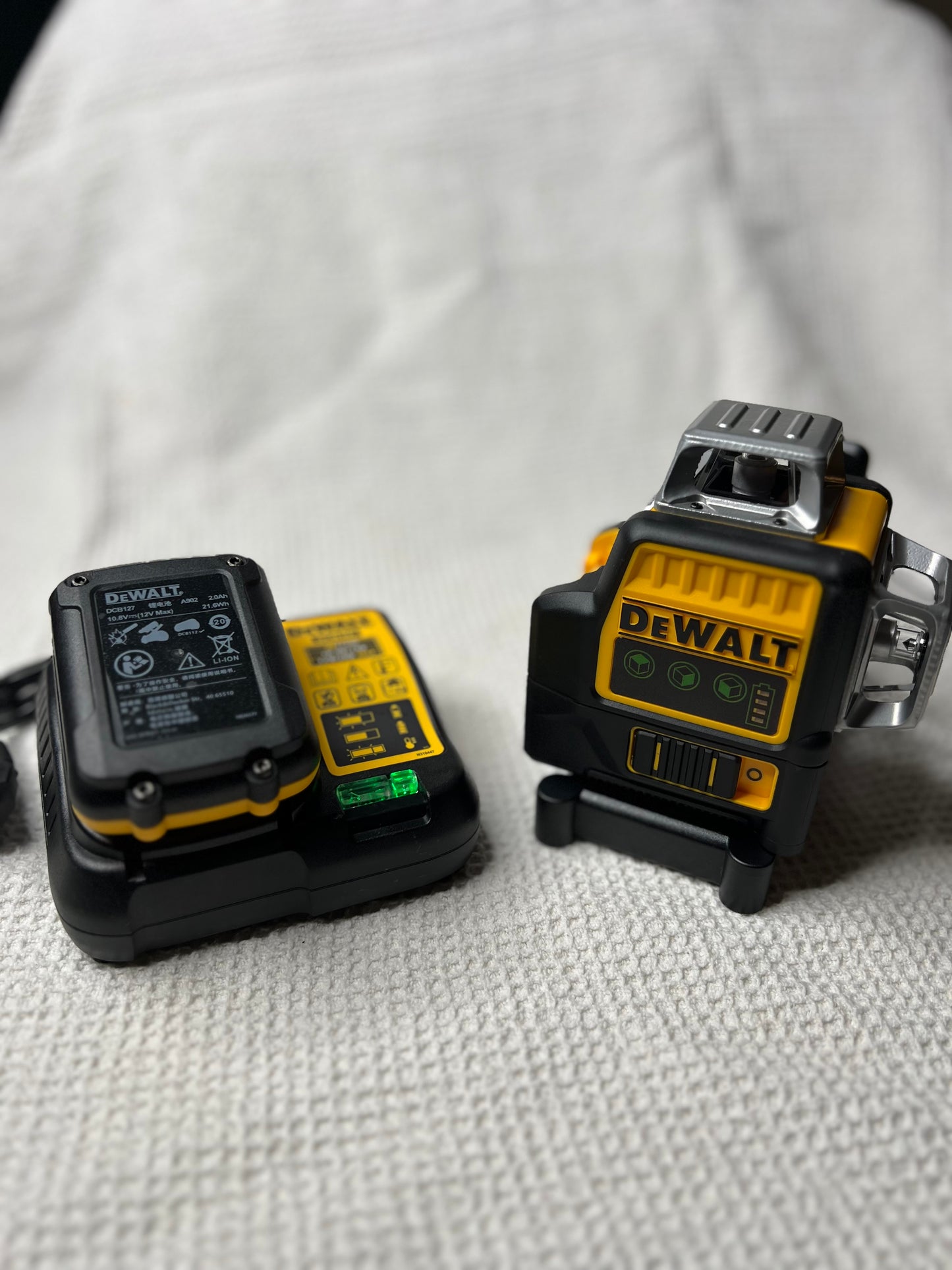 DEWALT Laser Level DW089LG Self Levelling 12 Line 3 x 360 Degrees Green Beam Laser 12V MAX Li-Ion Battery + case